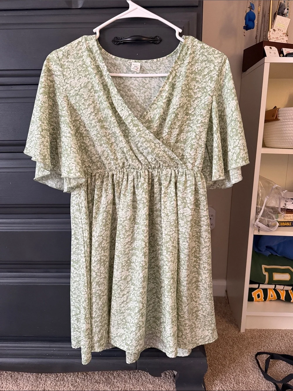 SHEIN Light Green Floral Wrap-Style Kids Casual Dress